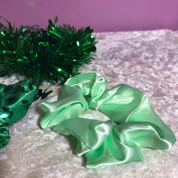 Three St. Patrick’s Day Scrunchie Decorative Hair Ties Shamrock Green Party 3pc - Picture 5 of 8